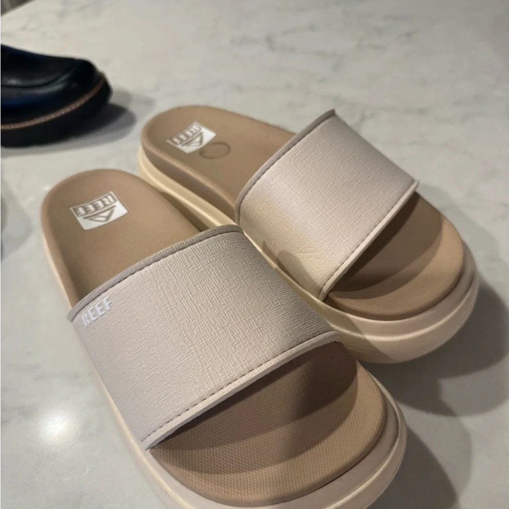 Reef Women's Neutral Cream Slide Sandals size 7 - Picture 1 of 4